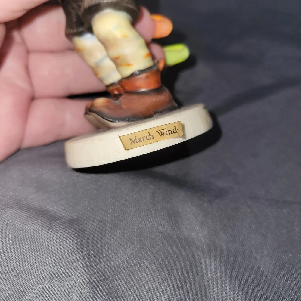 Goebel Hummel Figurine TMK5 #43 March Winds - Unboxed